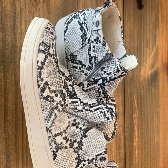 Matissa lil Goya snakeskin high tops size 2 - Picture 2 of 4